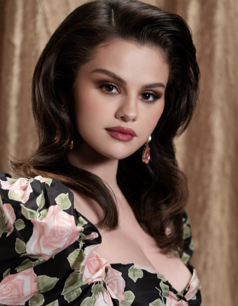 Selena Gomez-γιορτινό μανικιούρ-hernews