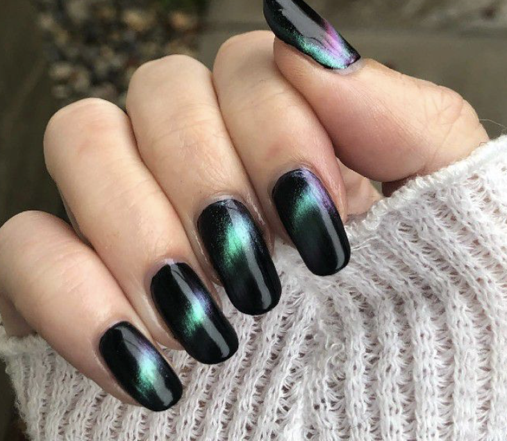 Cat-eye nails