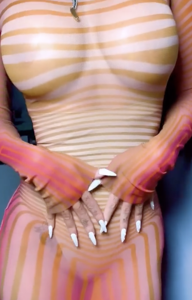 Megan Fox: Έκανε το πιο στυλάτο 3D μανικιούρ του καλοκαιριού!