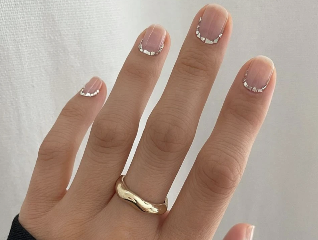 Glass nails: Το Korean beauty αποδεικνύει για άλλη μια φορά πως ήρθε για να μείνει!