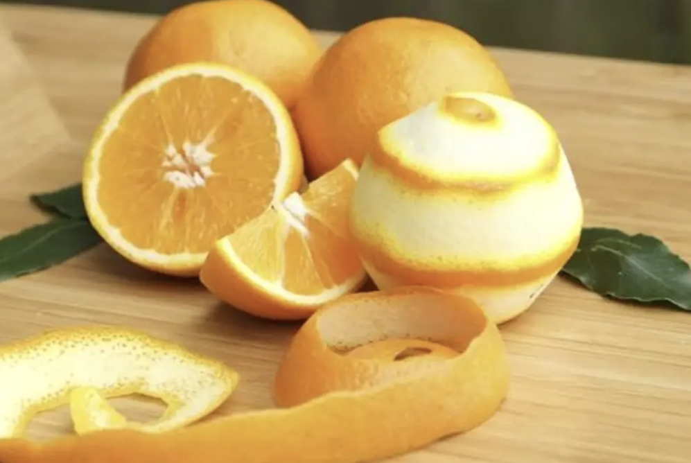 Orange peel theory: Η νέα τάση που δείχνει πόσο προσπαθεί για τη σχέση ο συντροφός σου